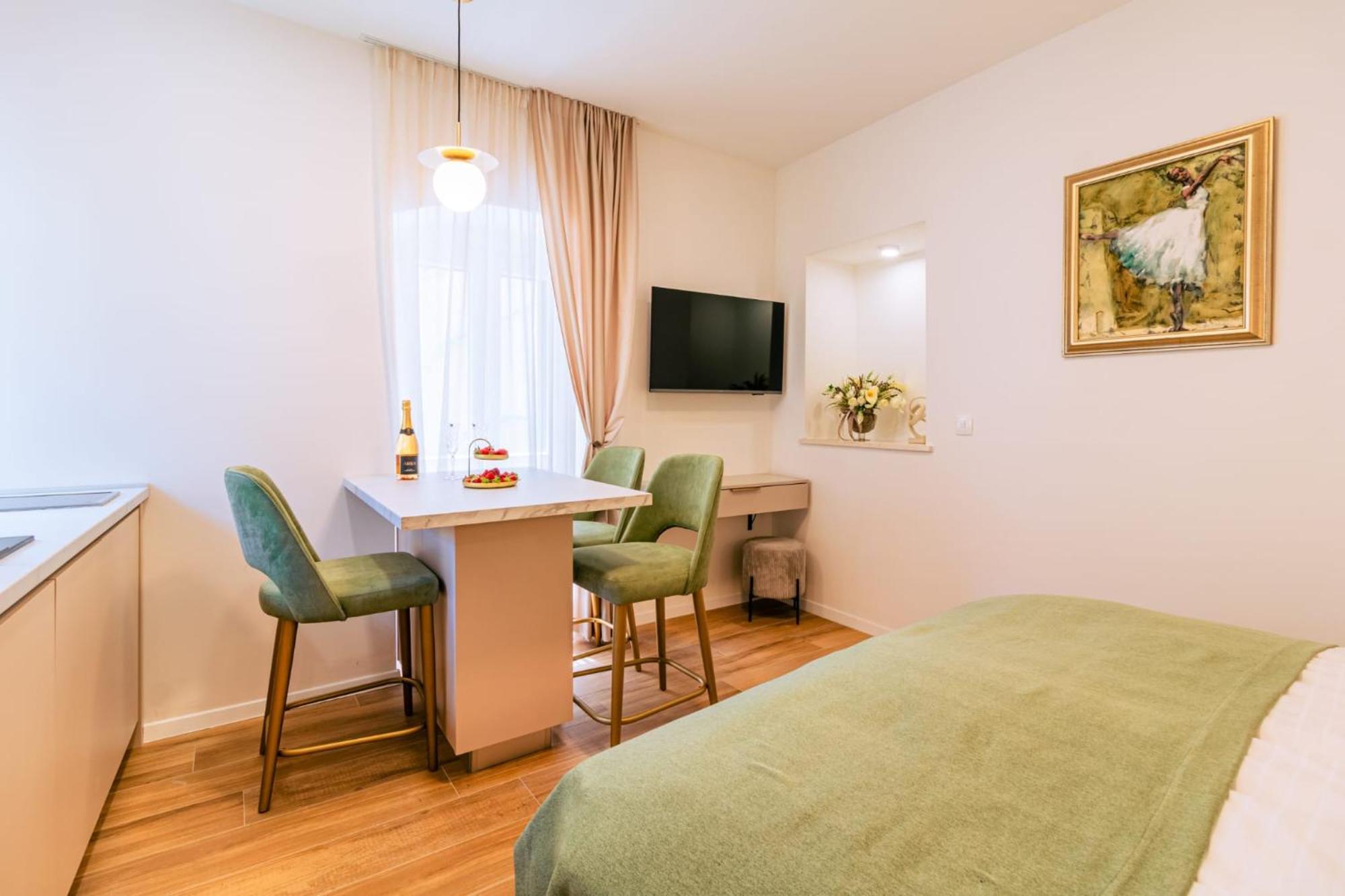 Luxury 2 Bedroom-2 Bathroom Apartment & Studio App With Rooftop Terrace Split Buitenkant foto