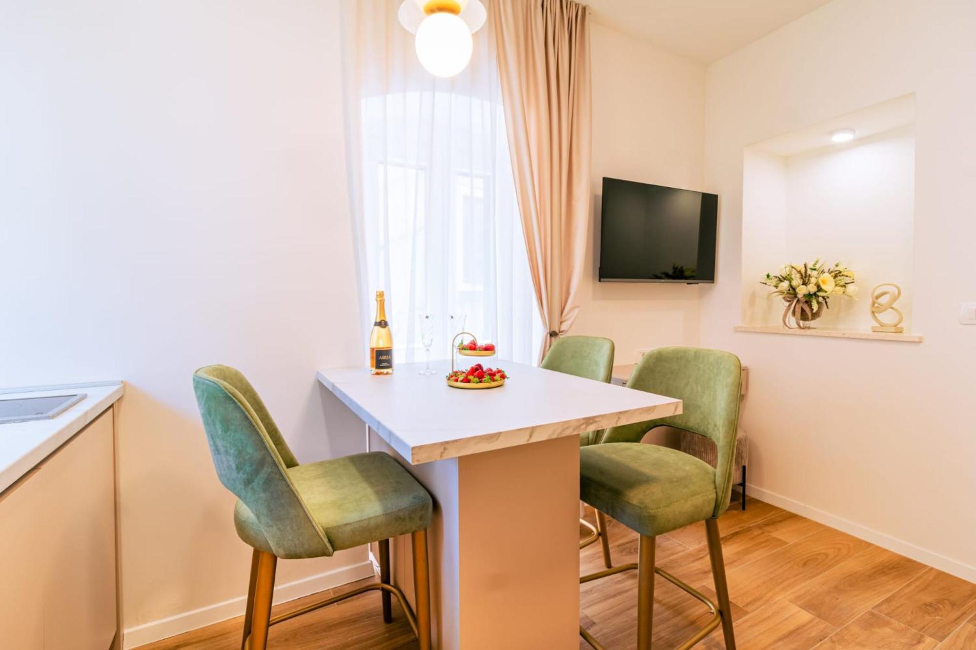 Luxury 2 Bedroom-2 Bathroom Apartment & Studio App With Rooftop Terrace Split Buitenkant foto