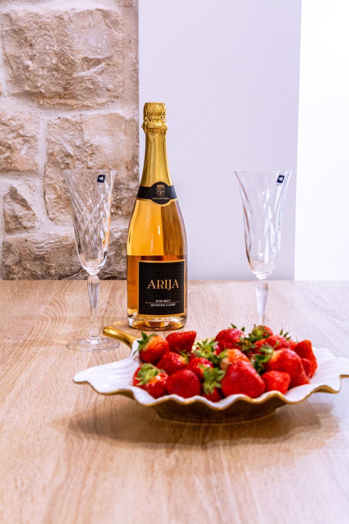 Luxury 2 Bedroom-2 Bathroom Apartment & Studio App With Rooftop Terrace Split Buitenkant foto