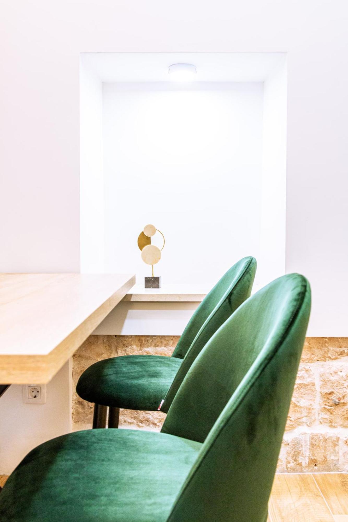 Luxury 2 Bedroom-2 Bathroom Apartment & Studio App With Rooftop Terrace Split Kamer foto