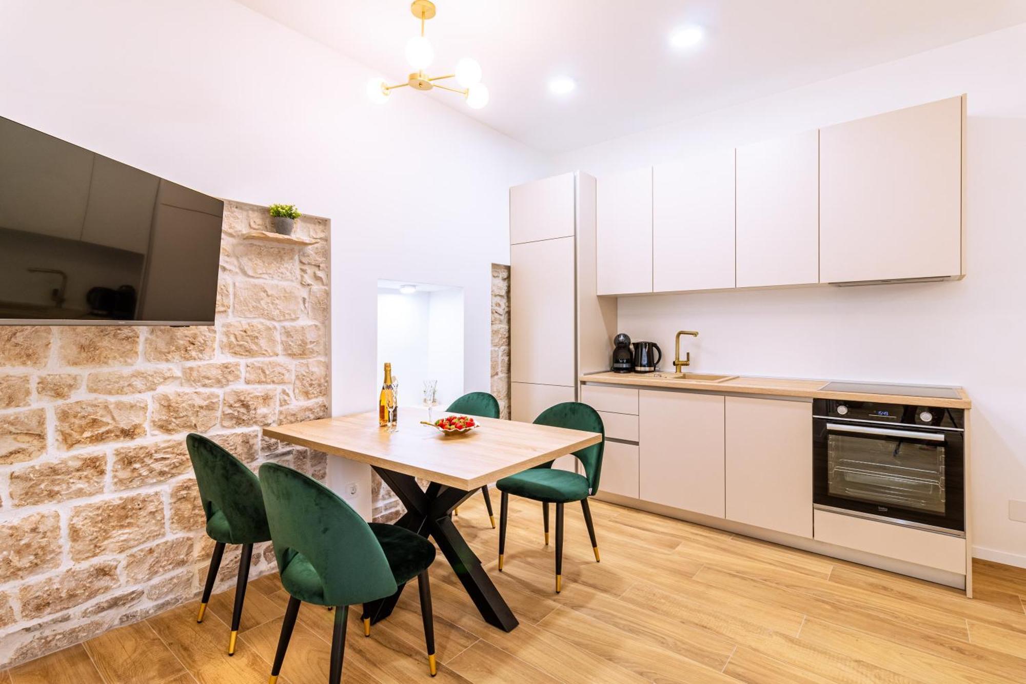 Luxury 2 Bedroom-2 Bathroom Apartment & Studio App With Rooftop Terrace Split Buitenkant foto