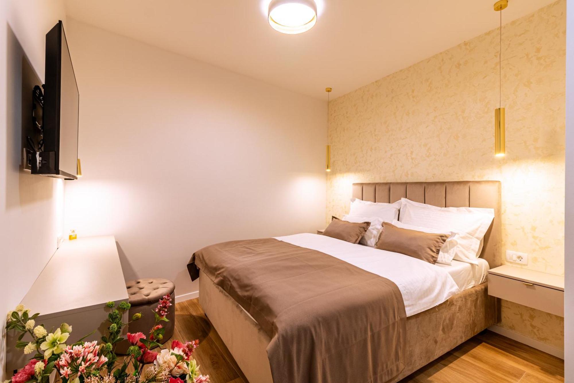 Luxury 2 Bedroom-2 Bathroom Apartment & Studio App With Rooftop Terrace Split Buitenkant foto