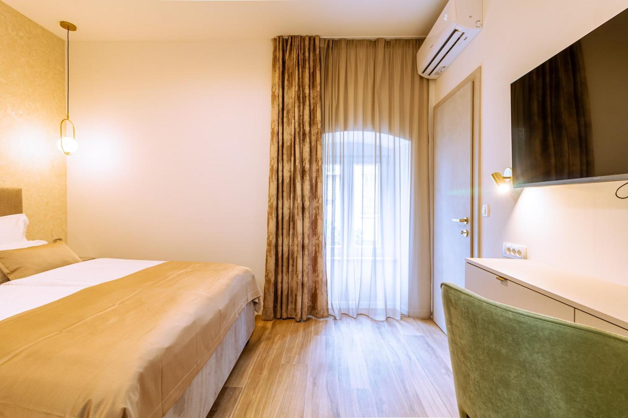 Luxury 2 Bedroom-2 Bathroom Apartment & Studio App With Rooftop Terrace Split Kamer foto
