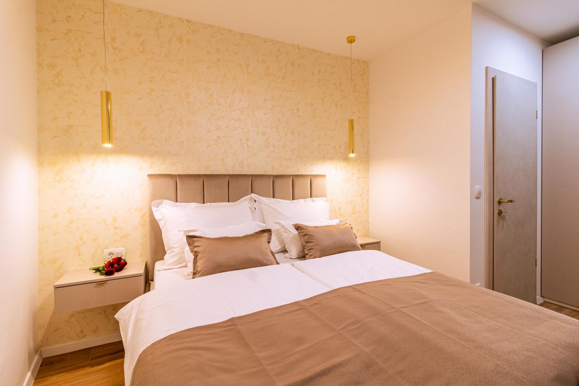 Luxury 2 Bedroom-2 Bathroom Apartment & Studio App With Rooftop Terrace Split Buitenkant foto