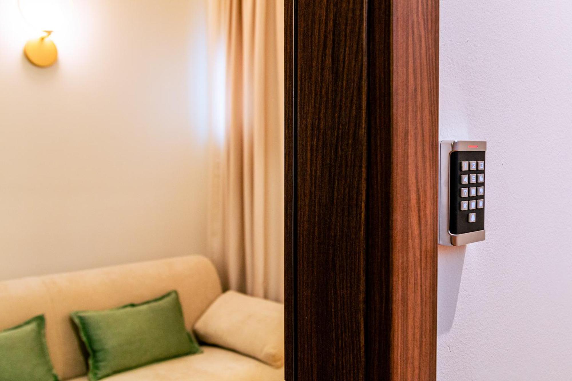 Luxury 2 Bedroom-2 Bathroom Apartment & Studio App With Rooftop Terrace Split Kamer foto