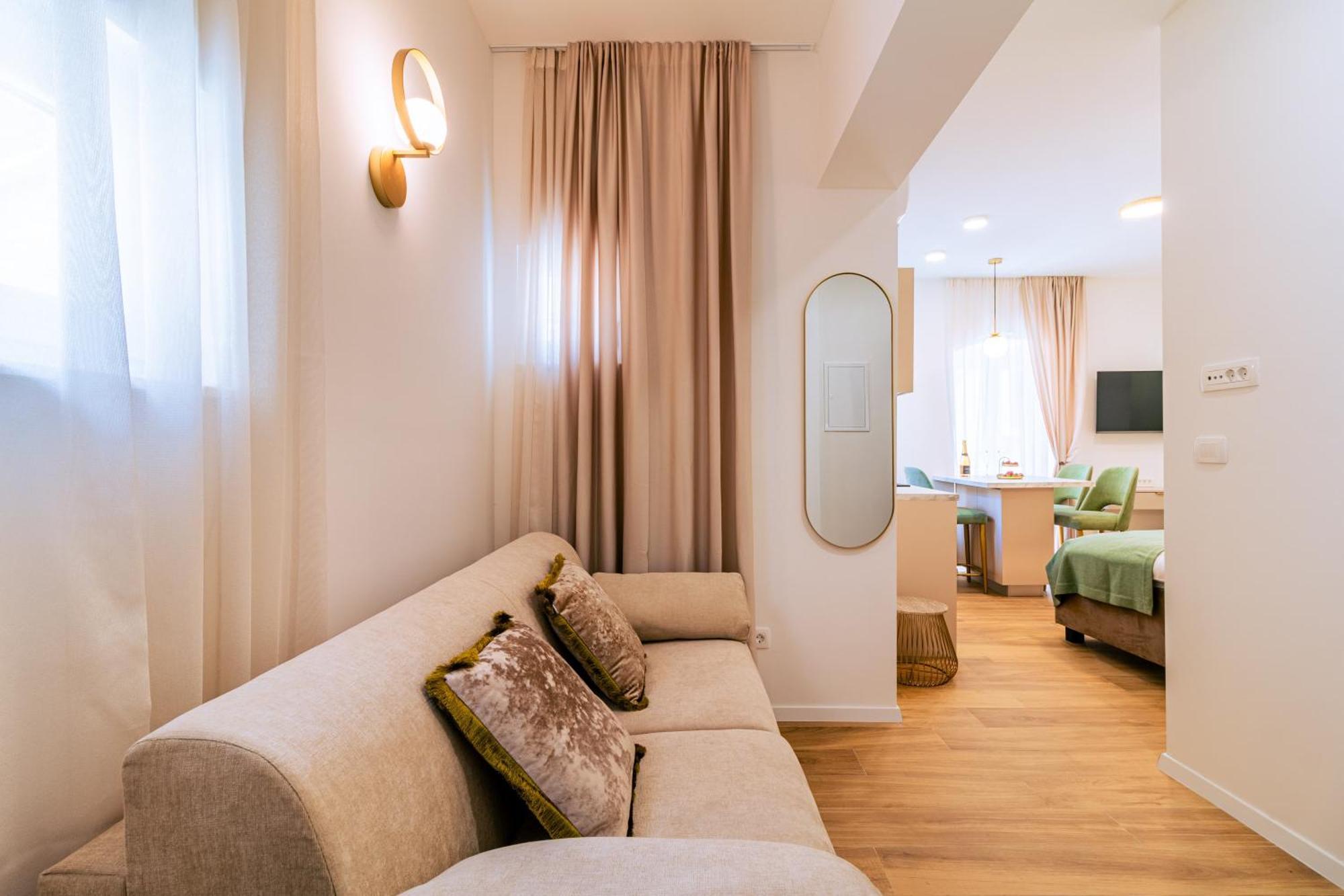 Luxury 2 Bedroom-2 Bathroom Apartment & Studio App With Rooftop Terrace Split Kamer foto