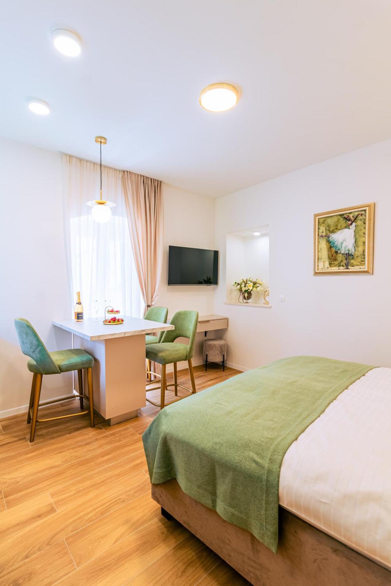 Luxury 2 Bedroom-2 Bathroom Apartment & Studio App With Rooftop Terrace Split Buitenkant foto